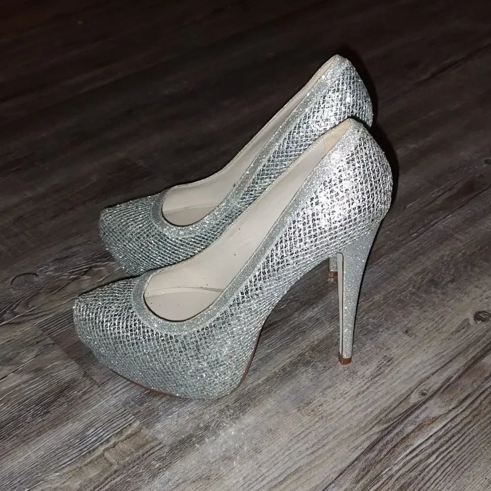 Aldo silver glimmering holiday  Christmas party sexy platform heels Sz 9